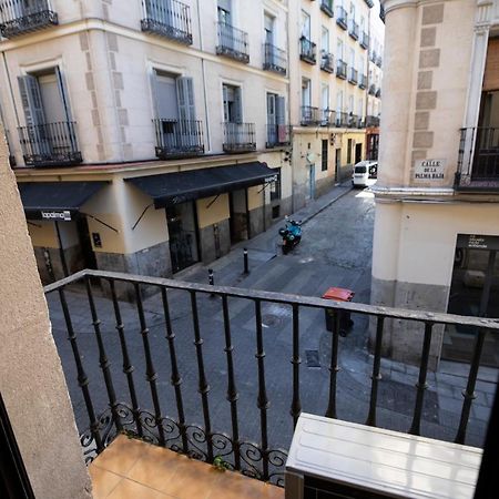 Hostal Los Perales Madrid Buitenkant foto View of the street from the Hotel Cervantes