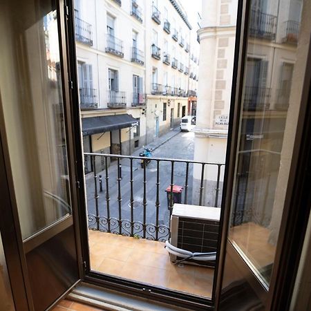 Hostal Los Perales Madrid Buitenkant foto A French window