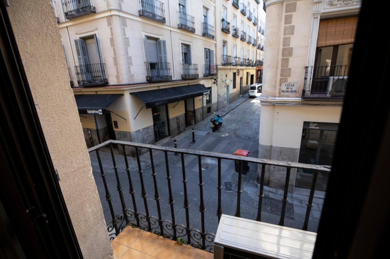 Hostal Los Perales Madrid Buitenkant foto View of the street from the Hotel Cervantes