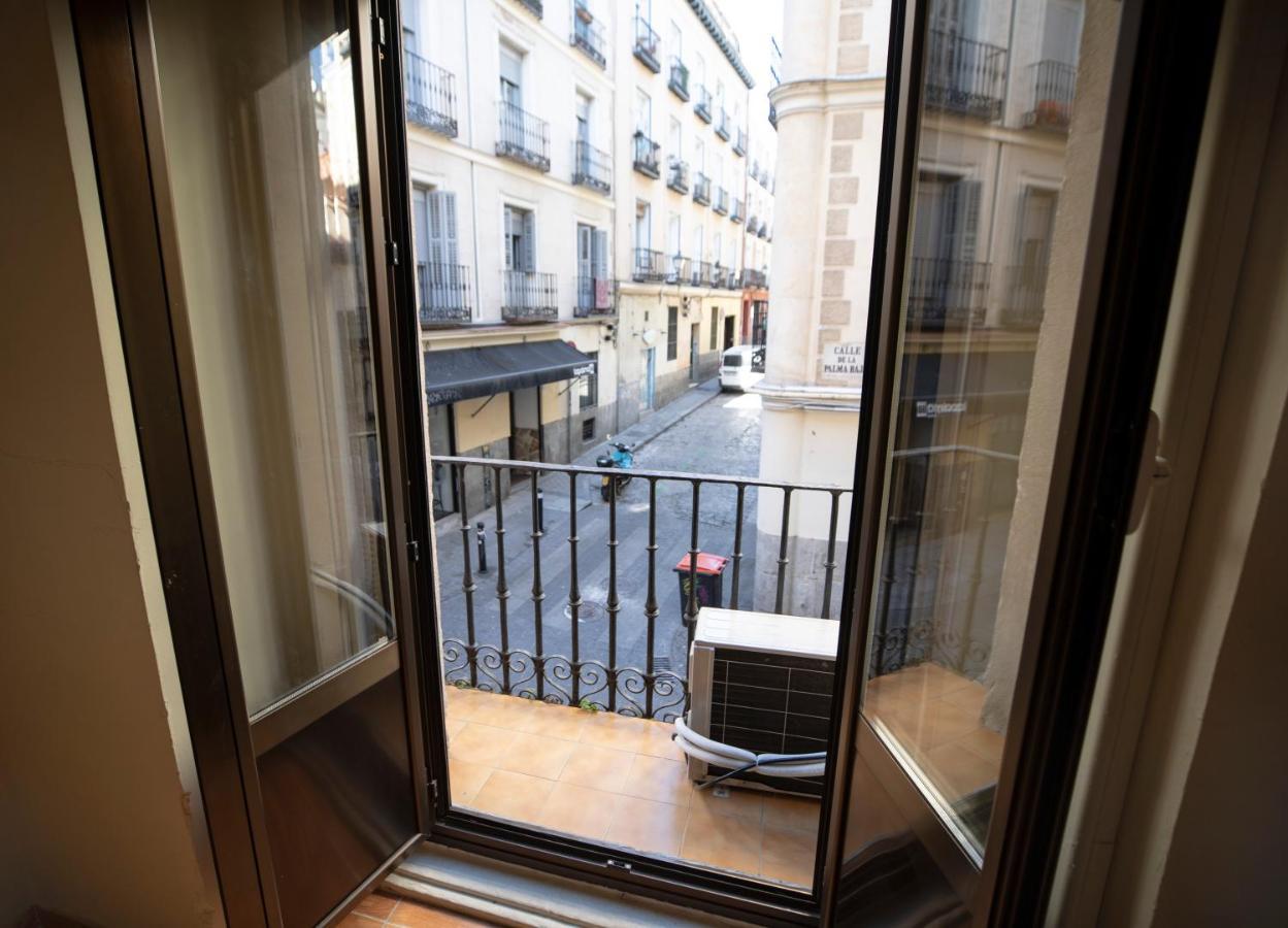 Hostal Los Perales Madrid Buitenkant foto A French window