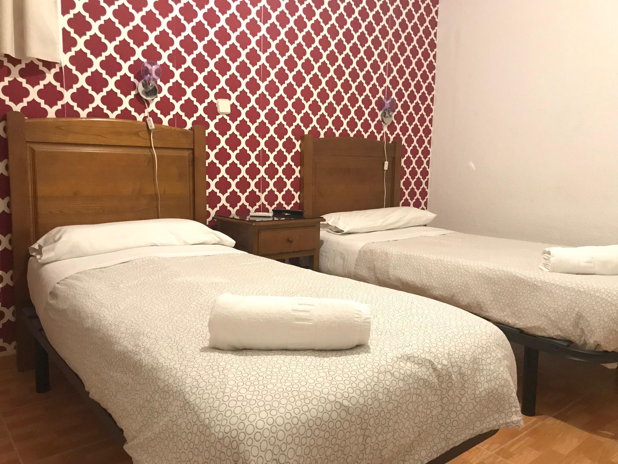 Hostal Los Perales Madrid Buitenkant foto A typical room at the hotel