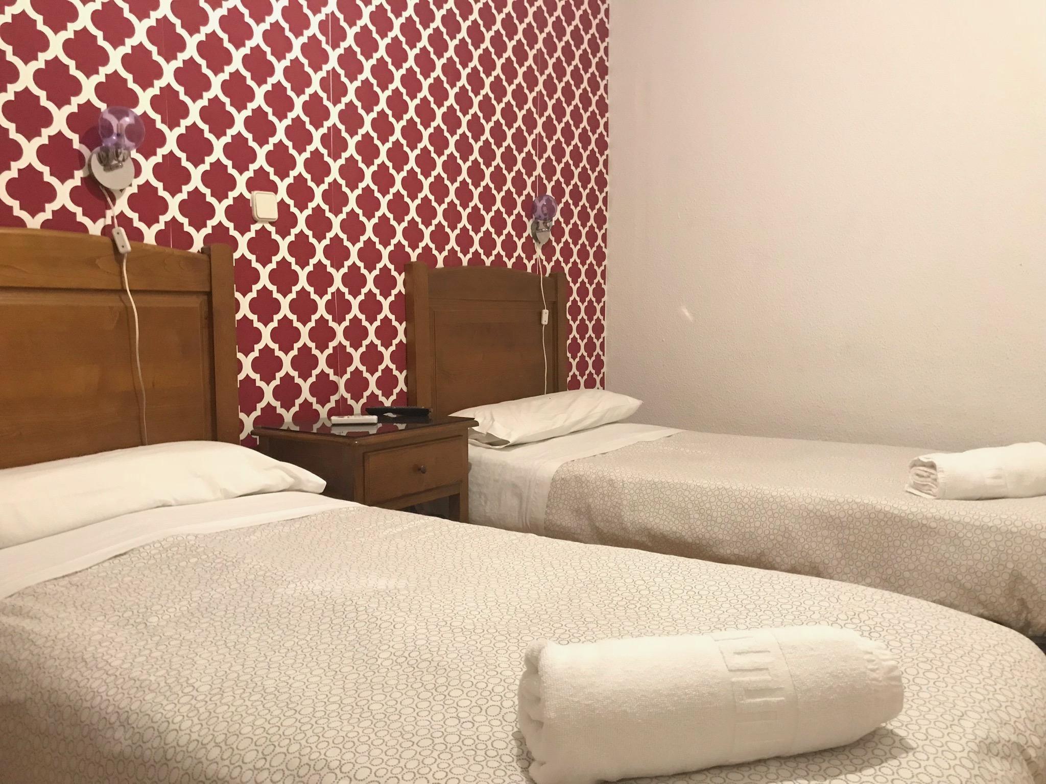 Hostal Los Perales Madrid Buitenkant foto A room at the hotel