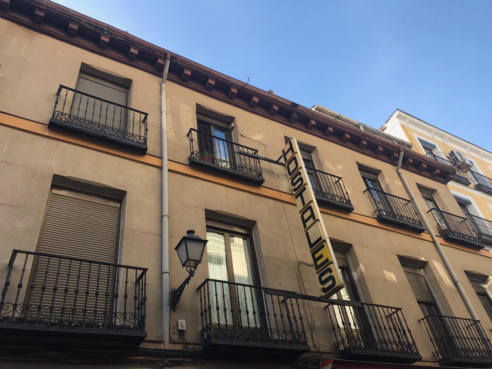 Hostal Los Perales Madrid Buitenkant foto Headquarters of the party in Madrid