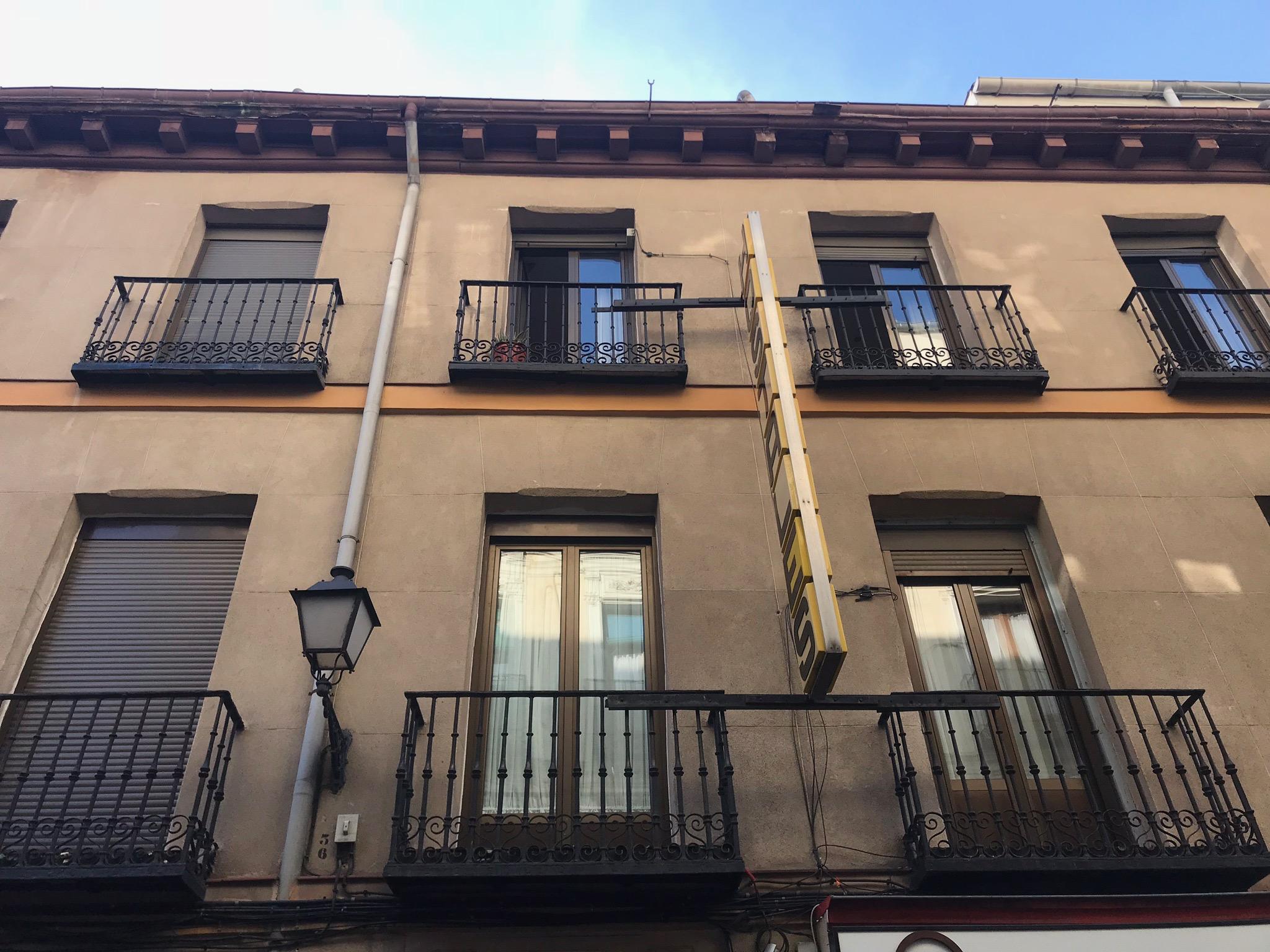 Hostal Los Perales Madrid Buitenkant foto The house of Francisco de Quevedo in Madrid